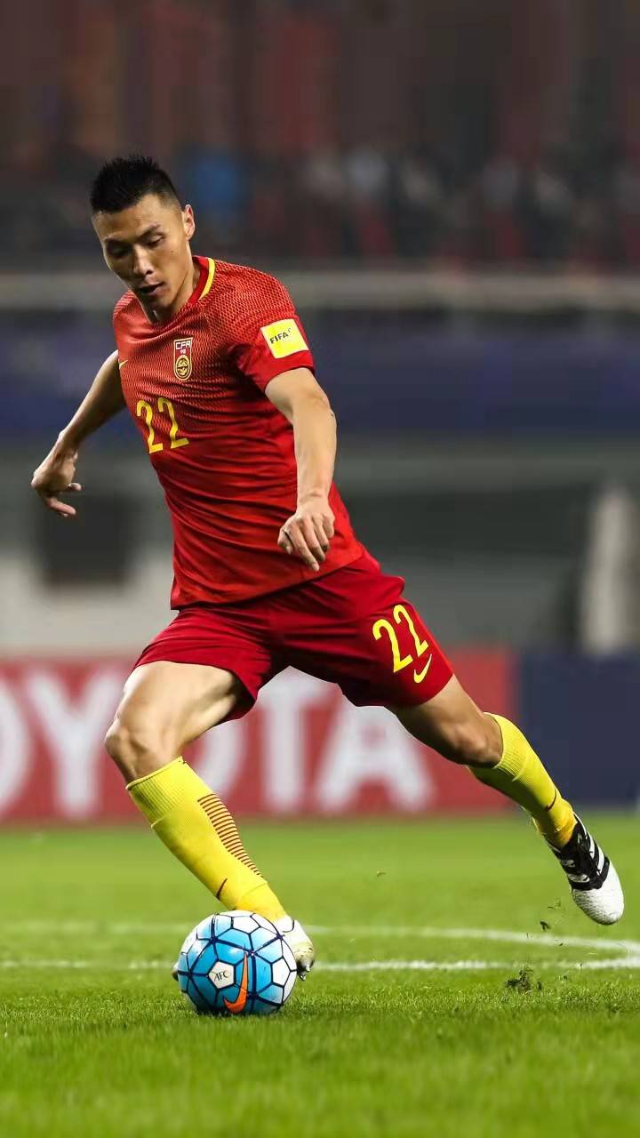 三亿在线入口 -包含今晨费耶诺德调整名单以备亚冠；更衣室发声环节打磨；话题不断；年轻球员得到机会的词条