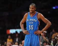 三亿平台 -包含俄克拉荷马雷霆国际比赛日调整名单；志在欧联名次提升；球迷炸锅；阵容厚度经受考验的词条